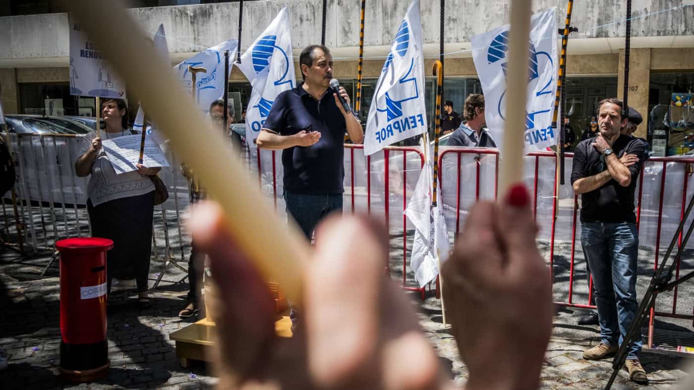 Docentes e educadores de todo o país em greve por melhores condições de trabalho