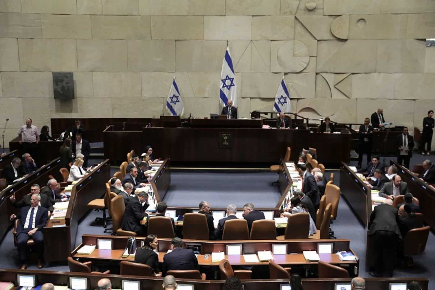 Parlamento de Israel aprova Governo de emergência de Netanyahu com oposição