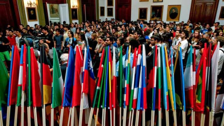 Programa Erasmus dá bónus de 50 euros a quem viajar sem ser de avião