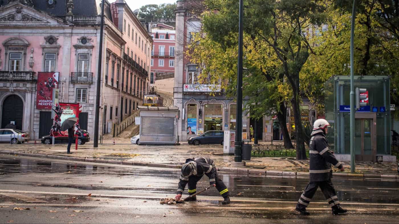 Proteção Civil avisa para possíveis inundações e deslizamentos de terras&nbsp;