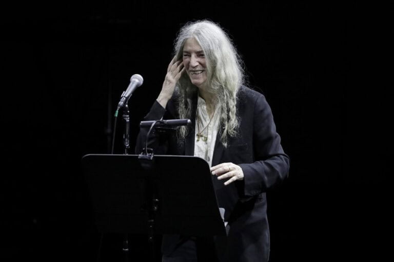 Soundwalk Collective e Patti Smith apresentam ‘Correspondences’ no Theatro Circo