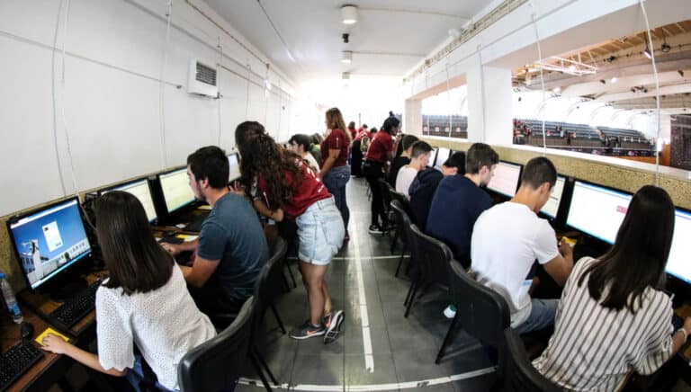 CMB abre candidaturas a bolsa de mérito para estudantes do superior