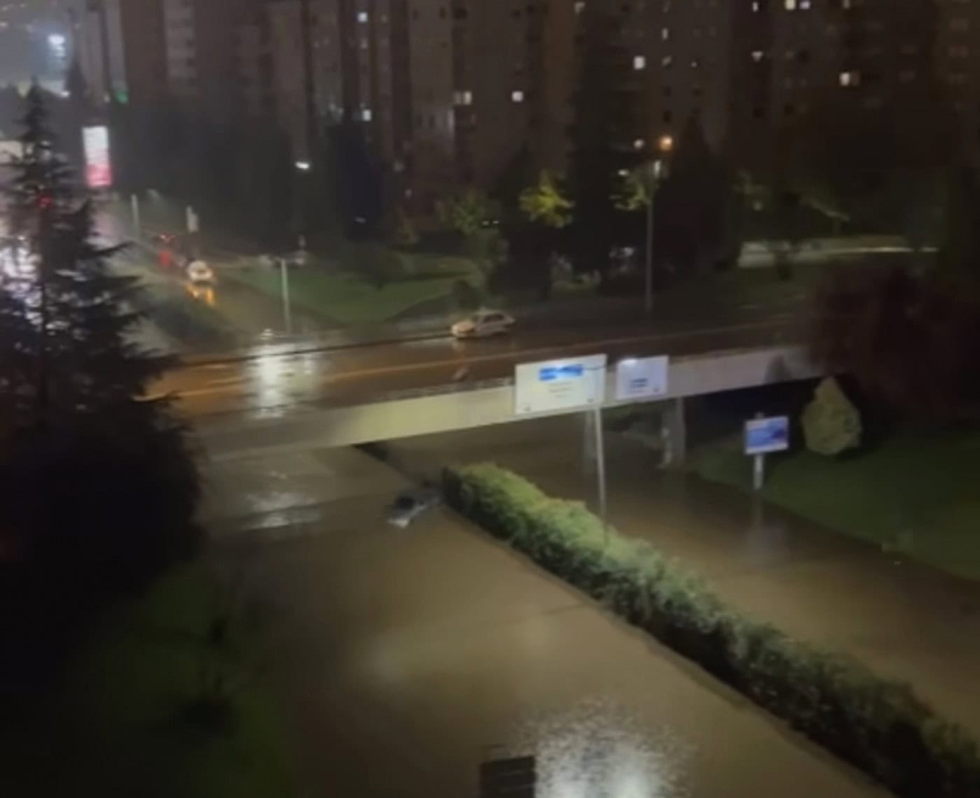 Ruas inundadas em Braga e Guimarães depois de chuva intensa ao início da noite