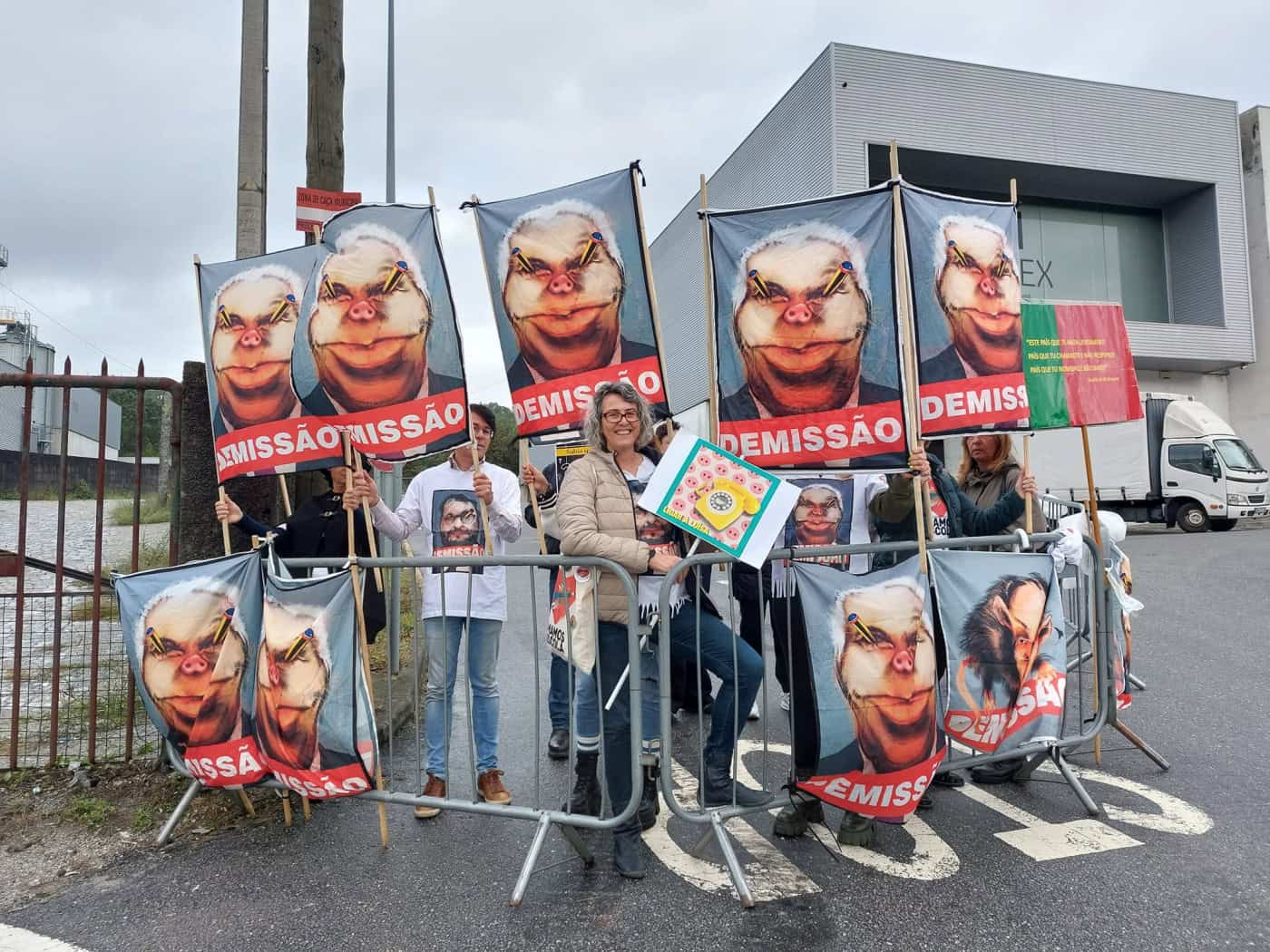 Professores em protesto pedem demissão de Costa na chegada a Guimarães