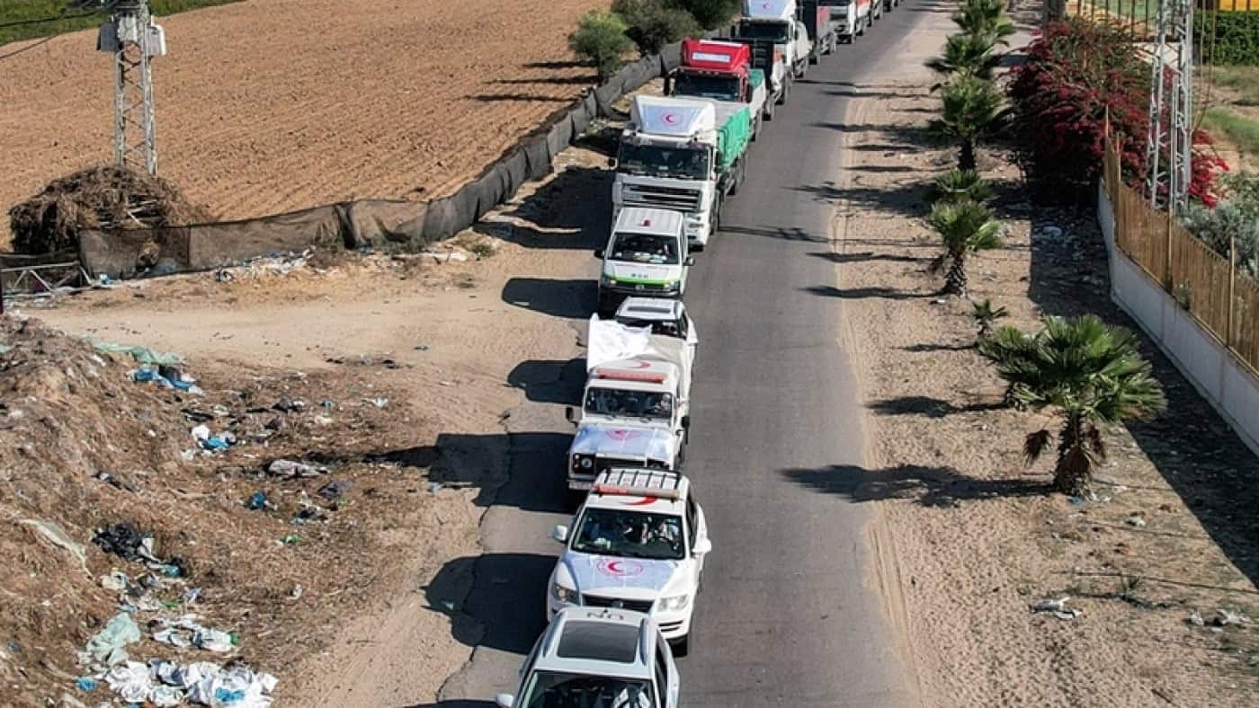 Israel aumenta ataques a Gaza após chegada de ajuda humanitária e cimeira da paz&nbsp;