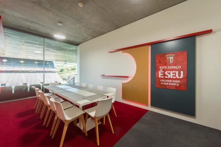 Agere paga 49 mil euros anuais para camarote no estádio que disponibiliza a trabalhadores