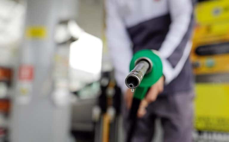 Litro de gasóleo fica mais barato meio cêntimo na próxima semana