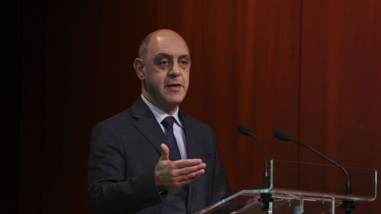 Ministério da Saúde e sindicatos retomam negociações com salários em cima da mesa&nbsp;