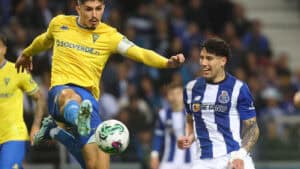 FCP perde com o Estoril e desperdiça oportunidade de se aproximar do Sporting