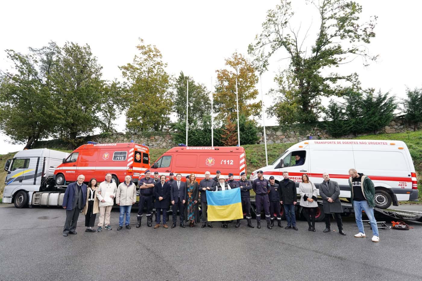 Três ambulâncias partiram hoje de Braga para a Ucrânia