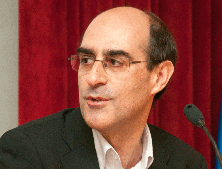 Palmeira defende dissolução do governo só depois da aprovação do OE