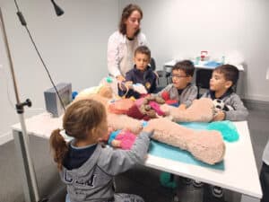 Fraturas, dores de barriga e febre. Hosp. dos Bonequinhos espera receber 700 crianças