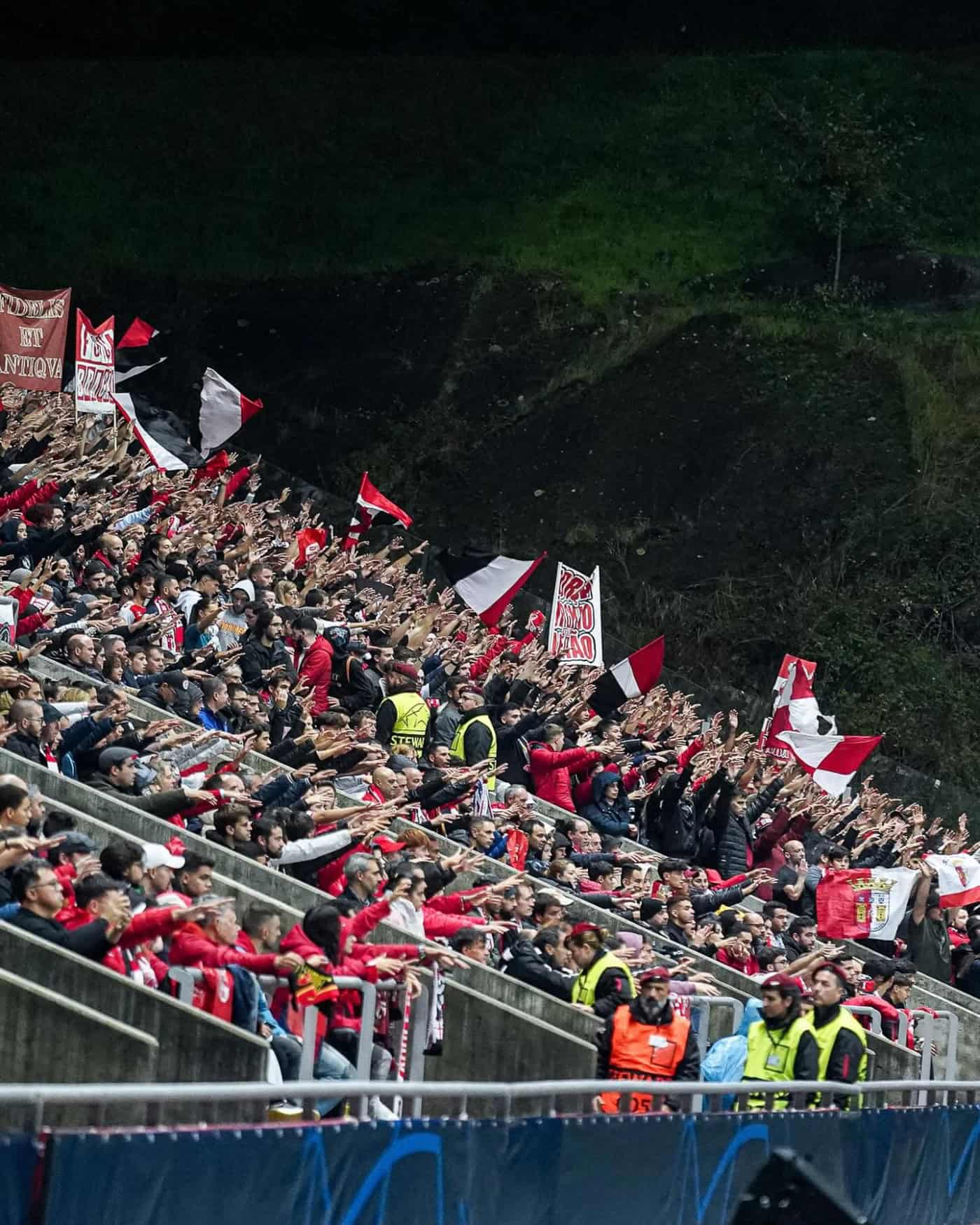 Pirotecnia vale multa de 8 mil euros ao SCB aplicada pela UEFA