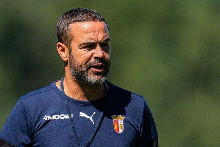 Artur Jorge renova contrato até 2025