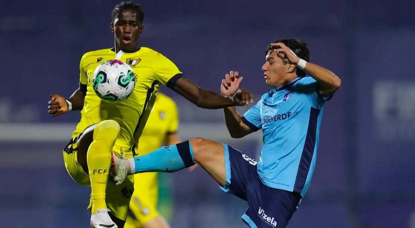 Vizela falha penálti e empata com Famalicão