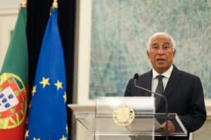 Costa diz-se envergonhado com dinheiro no gabinete de Escária e pede desculpa