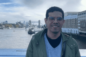 Autor brasileiro Victor Vidal vence Prémio Leya com "Não há pássaros aqui"&nbsp;