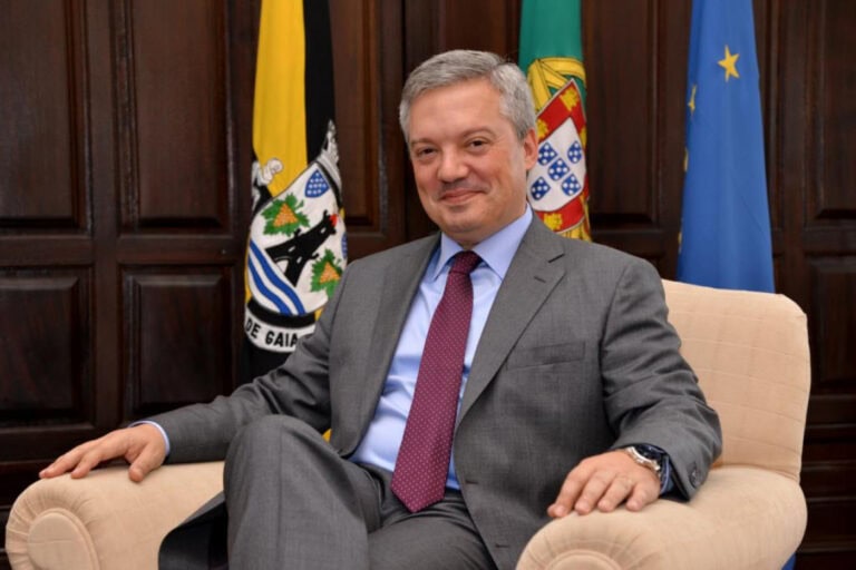 Presidente da Câmara de Gaia acusado de peculato perde mandato&nbsp;&nbsp;