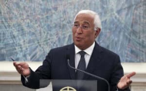 Costa anuncia mil novos contratos para investigação