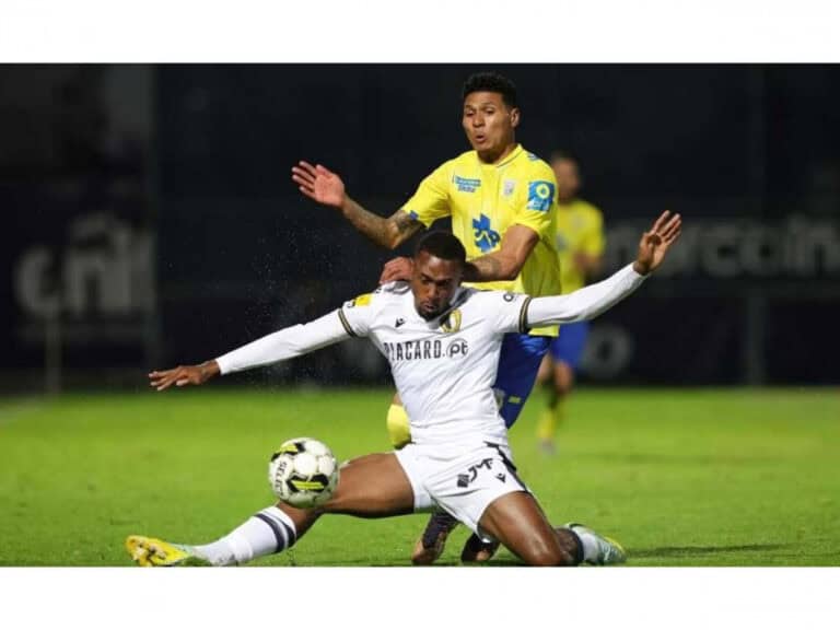 Atletas do FC Famalicão e do Moreirense no top-3 dos melhores defesas da liga