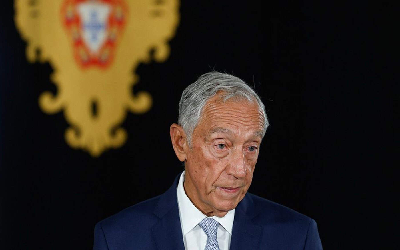 Demissão do Governo formalizada em 07 de dezembro e dissolução da AR em 15 de janeiro