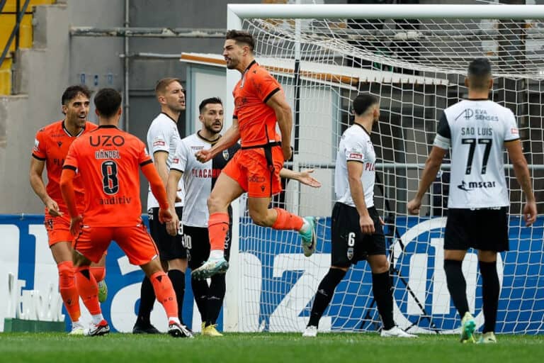 Vitória SC vence Farense e sobe provisoriamente ao quinto lugar