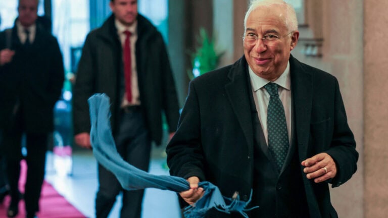 É oficial: Marcelo formaliza demissão de Costa