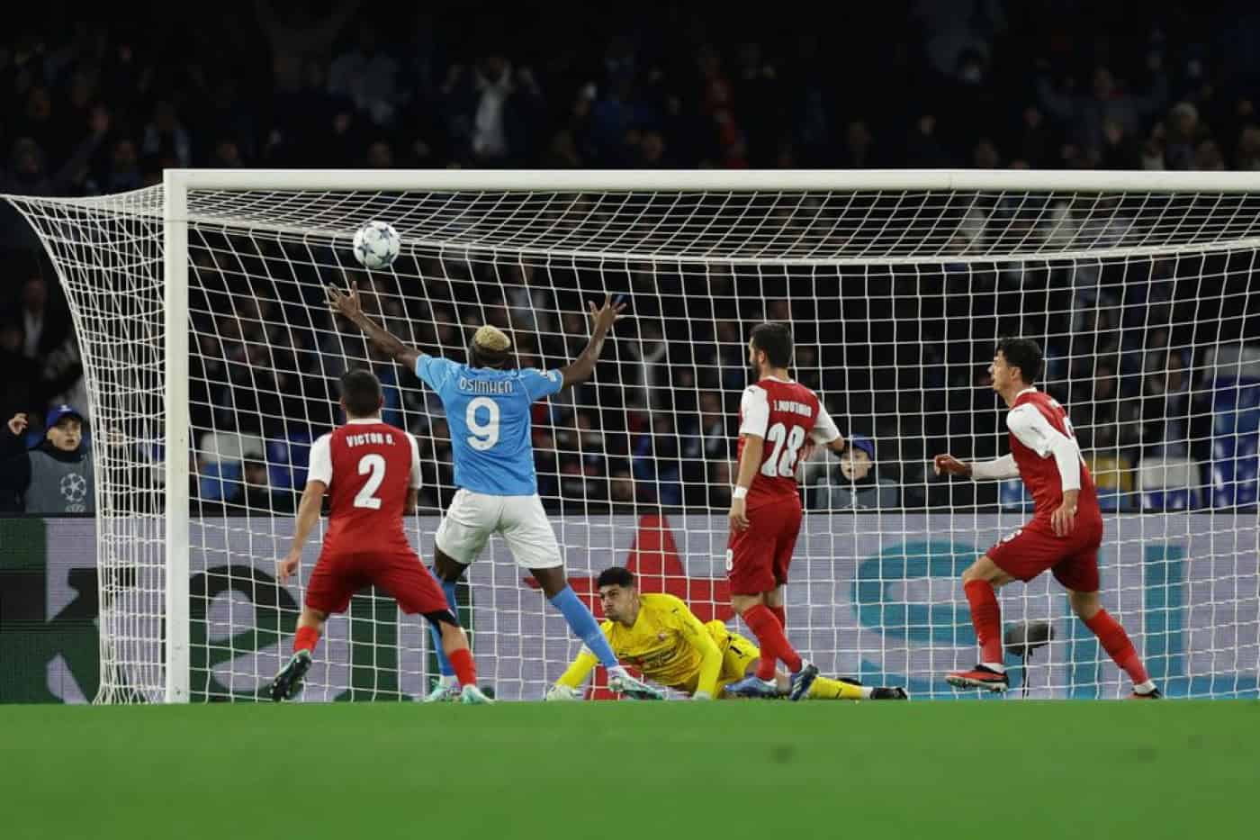 SCB cai para a Liga Europa após derrota em Nápoles