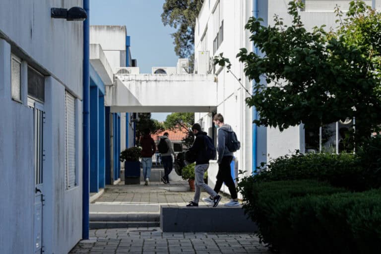 Um milhão de alunos regressam hoje às aulas sem greves de professores à vista&nbsp;