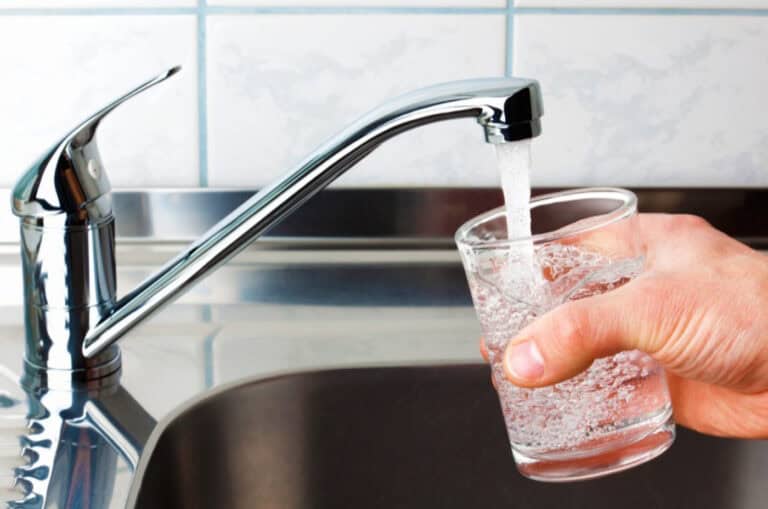 Deco alerta para "elevada discrepância" do valor da água entre os municípios