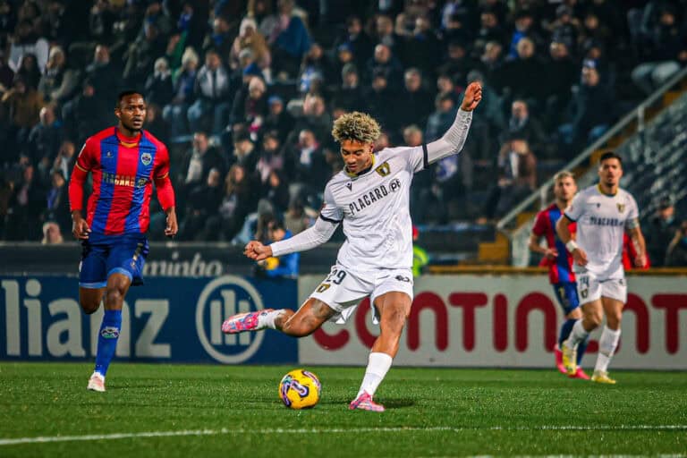 Famalicão empata com Desportivo de Chaves