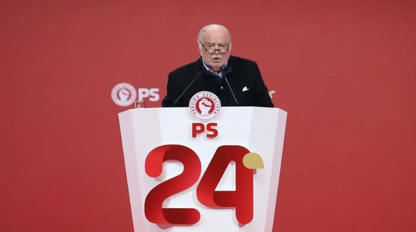 Manuel Alegre eleito com 95,34% dos votos presidente honorário do PS