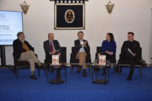 Carneiro apresenta livro com crónicas do JN e demonstra "papel fundamental dos jornais"