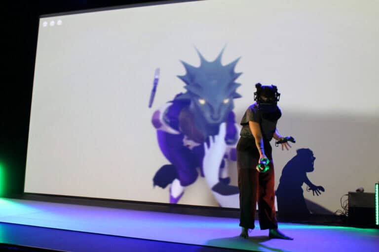 Espetáculo teatral em realidade virtual acontece em três espaços em simultâneo