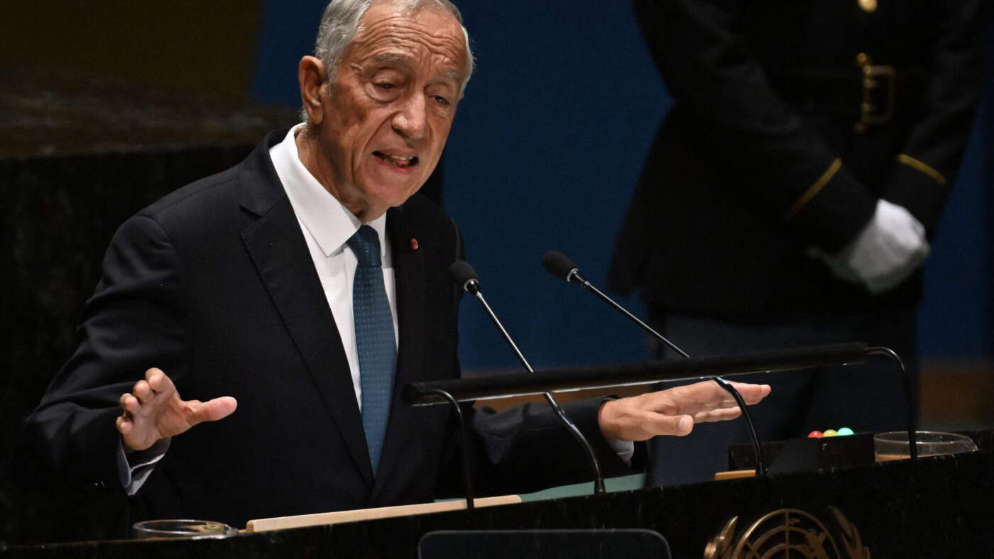 Marcelo defende transparência sobre "quem lidera e gere o quê na comunicação social"