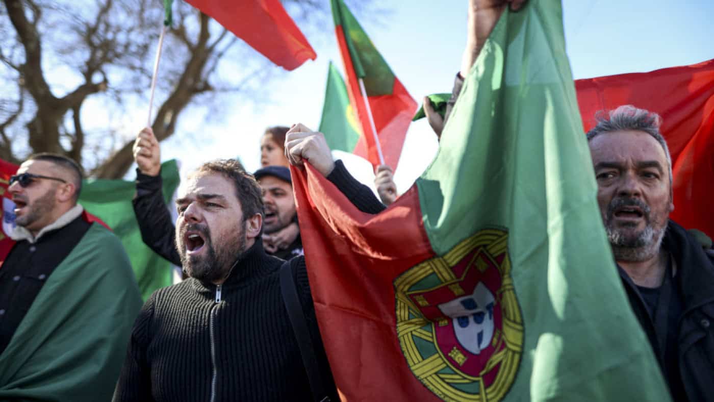 Protesto das forças de segurança junta centenas diante do Palácio de Belém&nbsp;