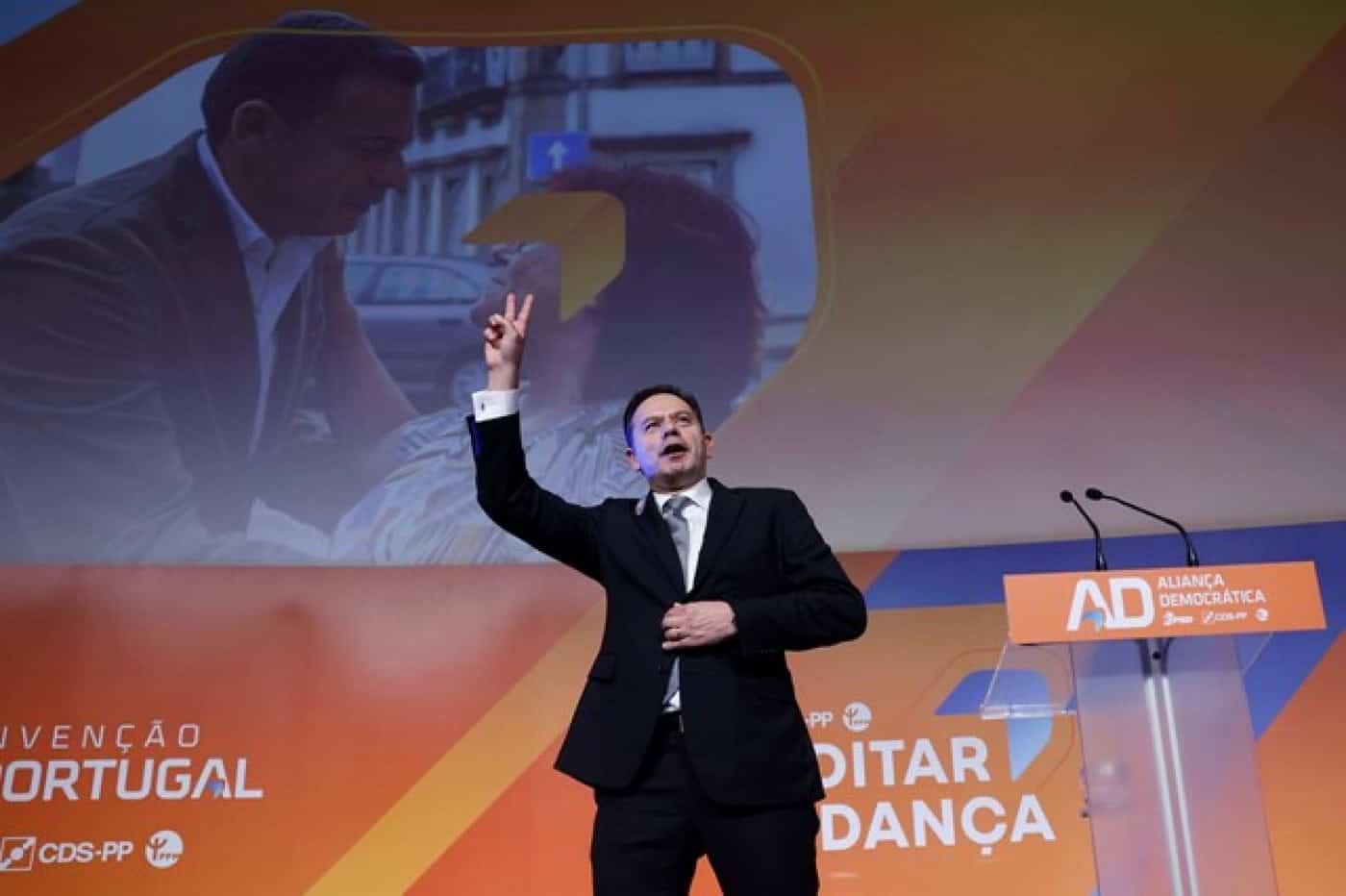 Líder do PSD promete plano de emergência na saúde em 60 dias e negociações imediatas com polícias