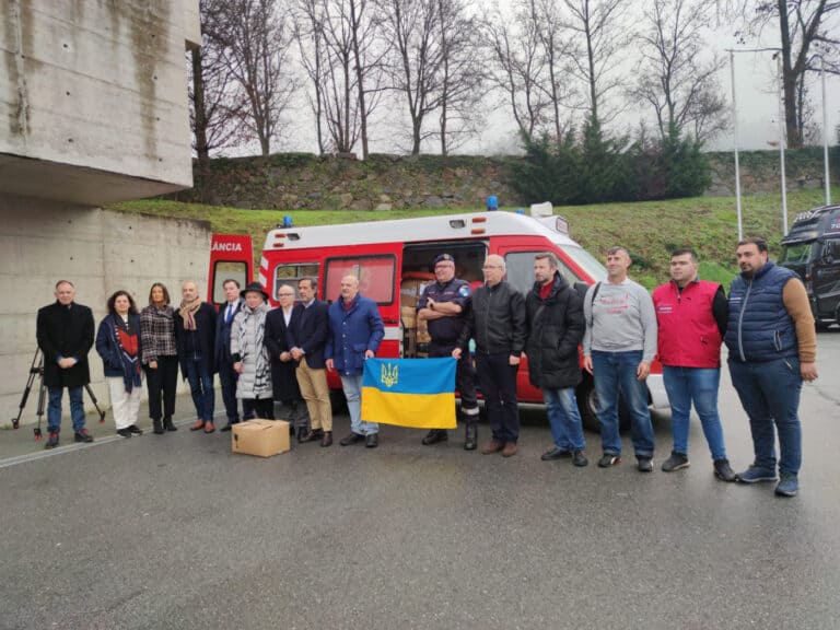 Três ambulâncias e dois veículos de apoio partem de Braga para a Ucrânia