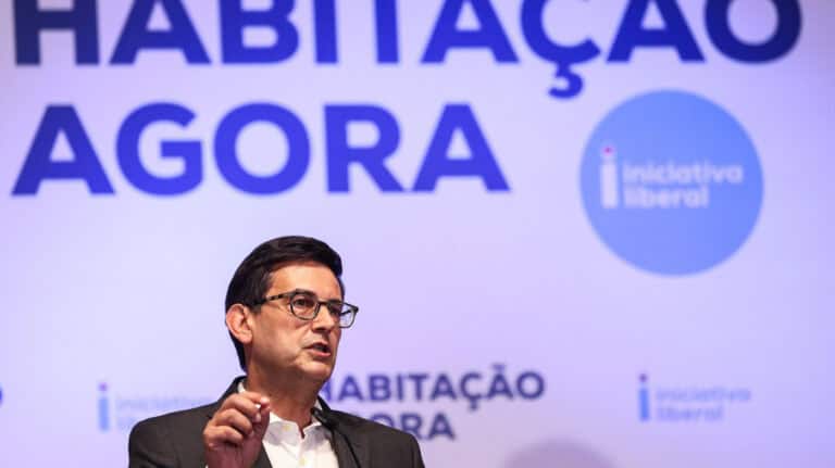 IL pede que Estado disponibilize todas as casas vazias que tem e a eliminar IMT&nbsp;