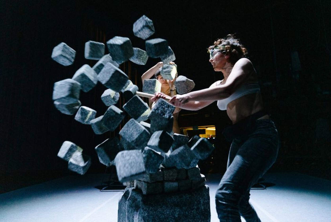 Theatro Circo acolhe peça que reflete sobre o atual sistema de trabalho