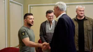 Ucrânia: Condecoração de Zelensky é agradecimento a Portugal - Cravinho&nbsp;