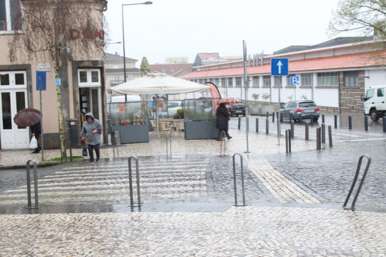Agravamento do estado do tempo no Minho a partir do final da manhã