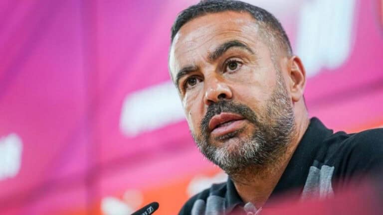 Al Musrati. "Ele está contente e o clube também. O treinador, nem por isso"