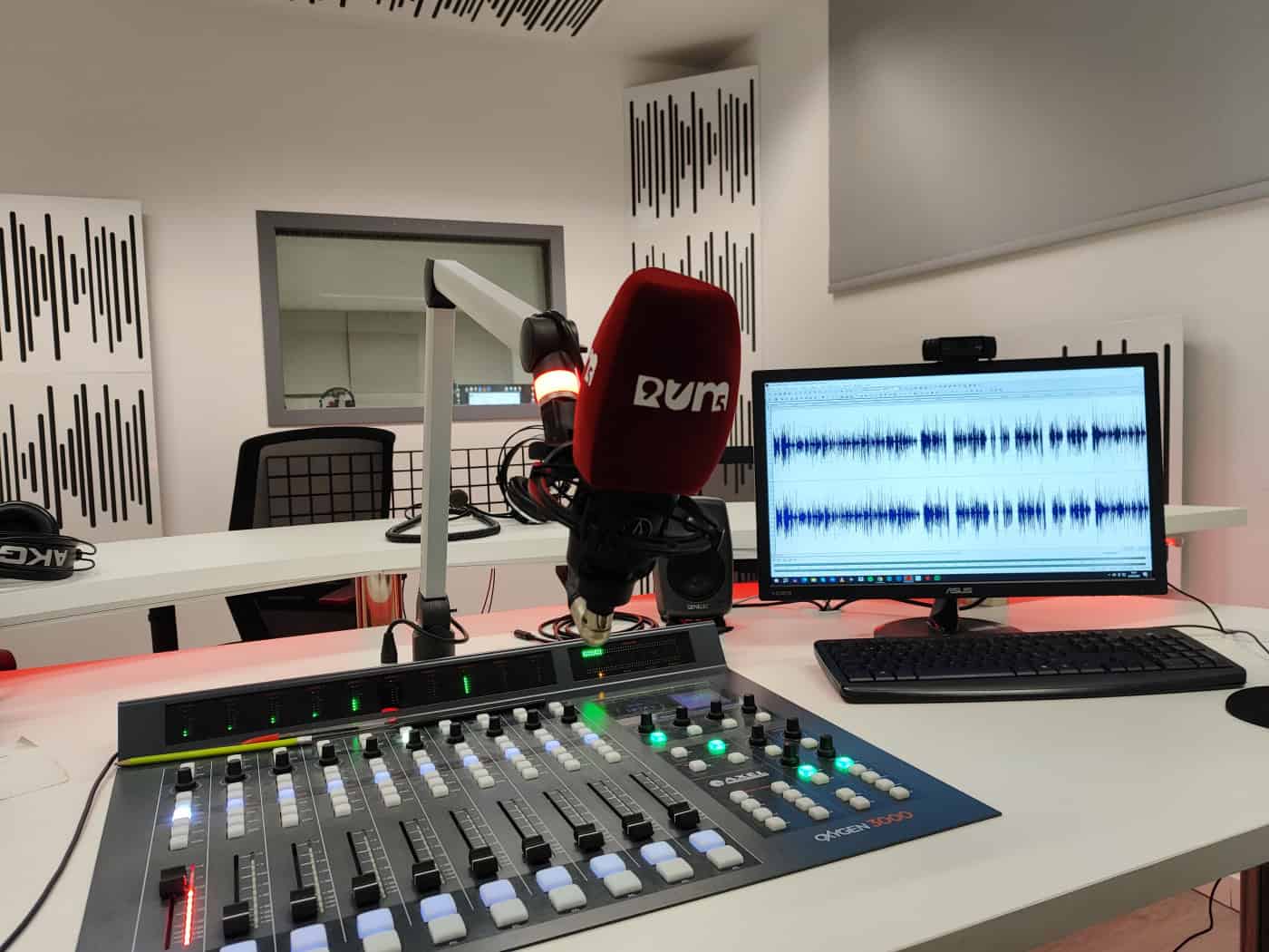 "O desaparecimento do FM é uma das maiores ameaças à rádio"