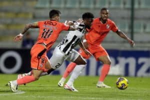 Vitória SC empata em Portimão