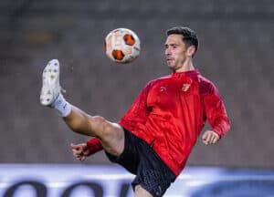 Paulo Oliveira e Victor Gomez no onze inicial do SCB para jogo com Qarabag