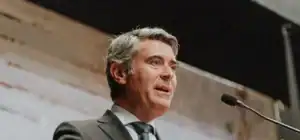 José Luís Carneiro sugere haver “negociações escondidas” entre AD e outros partidos