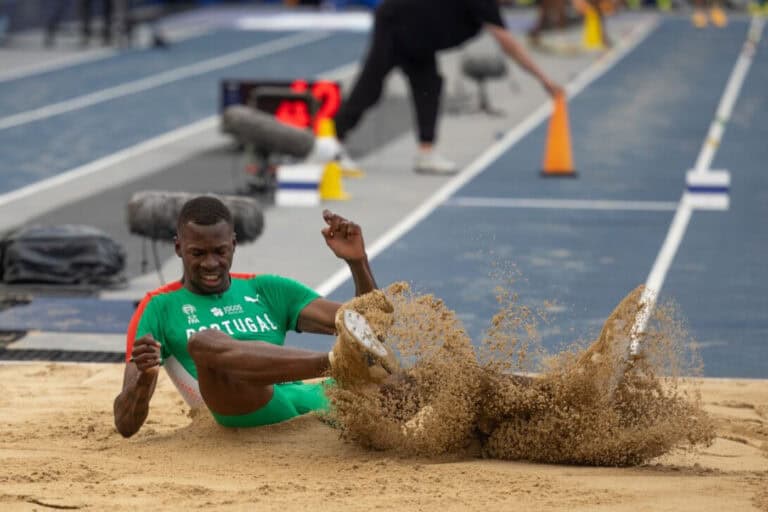 Tiago Pereira de bronze no mundial de triplo salto