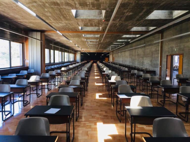 Alojamento é dificuldade cada vez maior para estudantes sem bolsa em Lisboa e Porto