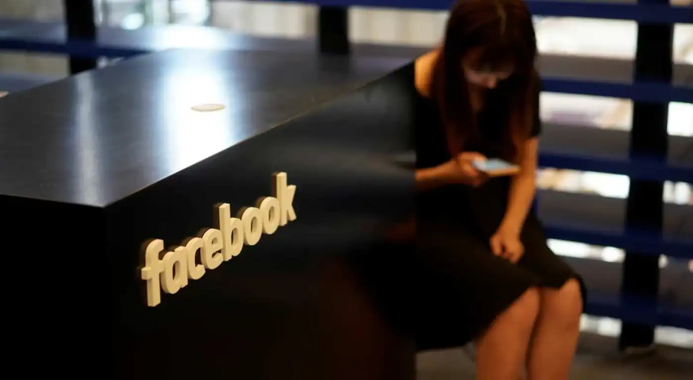 Facebook e Instagram em baixo